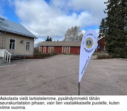Askolasta vielä tarkistelemme, pysähdymmekö tähän seurakuntatalon pihaan, vain tien vastaikkaiselle puolelle, kuten viime vuonna.