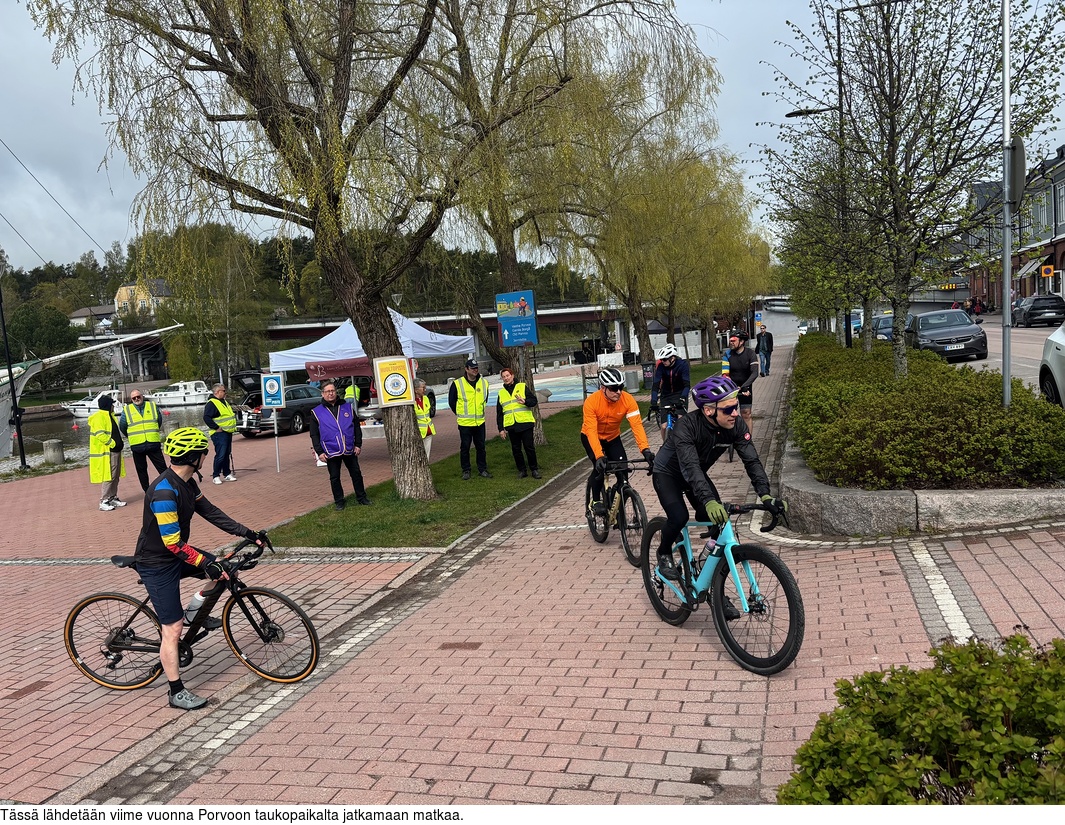 T�ss� l�hdet��n viime vuonna Porvoon taukopaikalta jatkamaan matkaa.